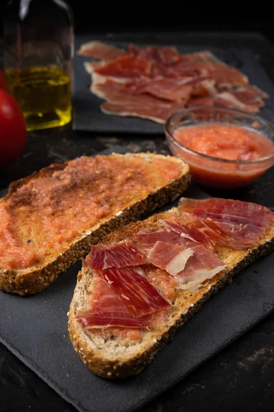 Jambon yağı ve domatesli tost. Akdeniz kahvaltısı, İspanyol mutfağı
