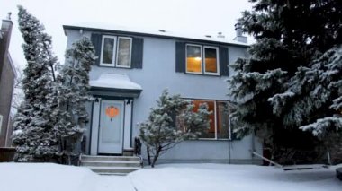 Residential Caddesindeki Eve Yağan Kar