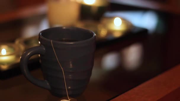 Przytulny Filiżanka Herbaty Stoliku Kawy Świecami — Wideo stockowe