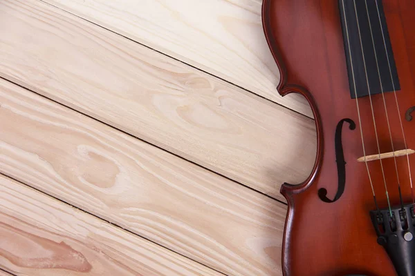 Violín sobre fondo de madera —  Fotos de Stock