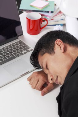 İşadamı vurguladı ve Güz uykuya katiyen tableat çalışmaları