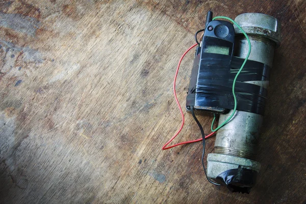 Steel pipe explosive (IED) is ignited by cell phone.For texture — Stock Photo, Image