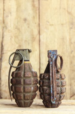 Eski ahşap arka plan ve doku için üzerine el bombası