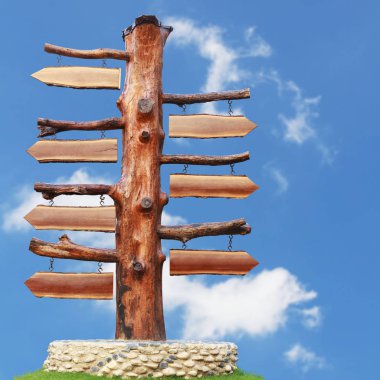  ahşap işareti mavi gökyüzü arka plan ile