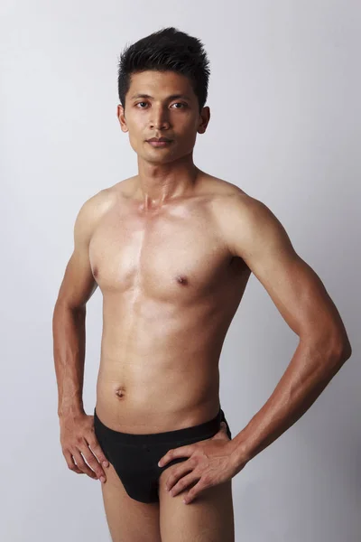 Atraktivní mužské tělo s černým prádlem — Stock fotografie