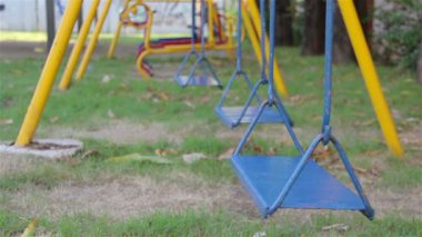 İnsanlar olmadan bir oyun alanı Swings