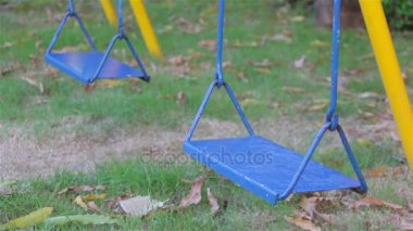 İnsanlar olmadan bir oyun alanı Swings