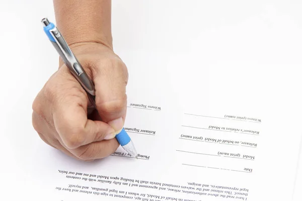 Close up picture of woman hand signing contract — Stock Photo, Image