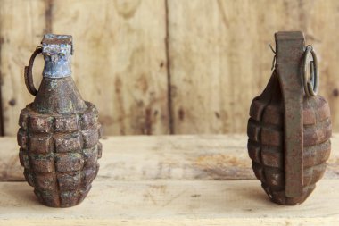 Eski ahşap arka plan ve doku için üzerine el bombası