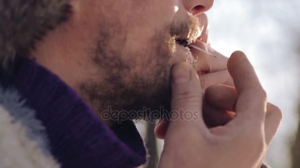 Portrait of a man playing a harp. The bearded shaman plays the harmonica drymba. Face closeup with a musician Jew's Harp. Face close up with a musical instrument Jew's Harp (Sound file). — Stock Video