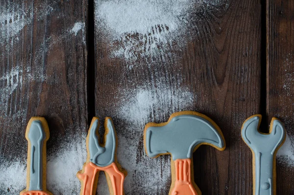 Herramientas Galletas Jengibre Azúcar Glaseado Sobre Fondo Madera Con Espacio Imagen de archivo