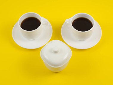 Sarı izole Kupası kahve