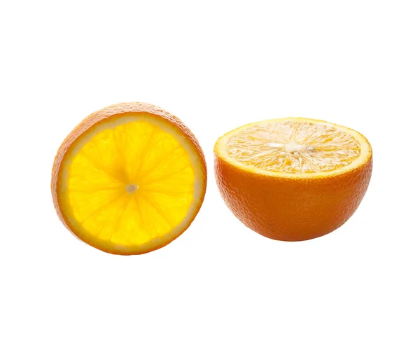 Две половинки апельсина на белом фоне — стоковое фото