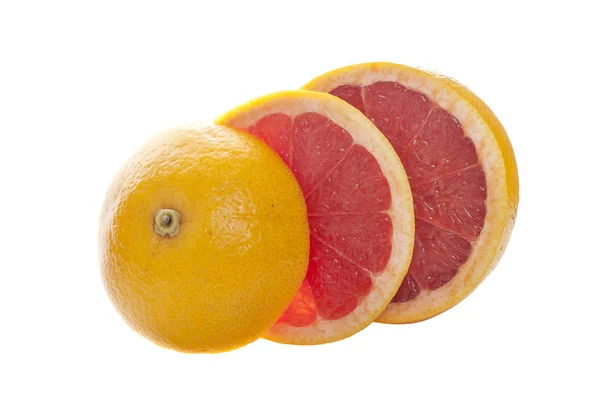 Грейпфруты на белом фоне — стоковое фото