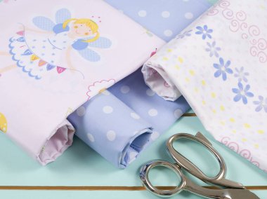 Renkli Pamuk Kumaş, metre ve makas 