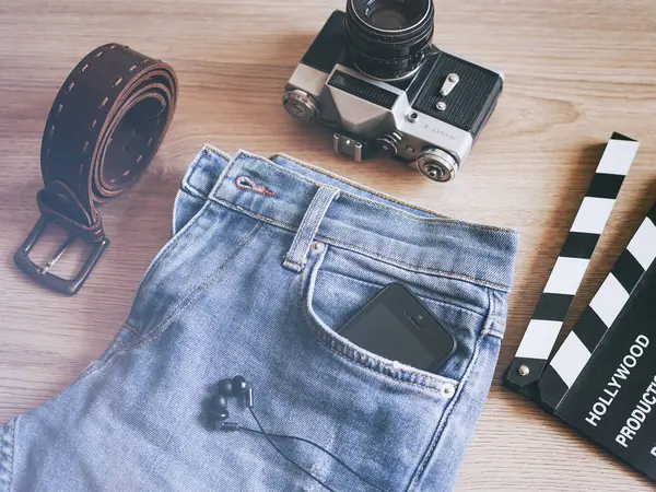 Trajes Casuales Para Hombres Sobre Fondo Tablero Madera —  Fotos de Stock