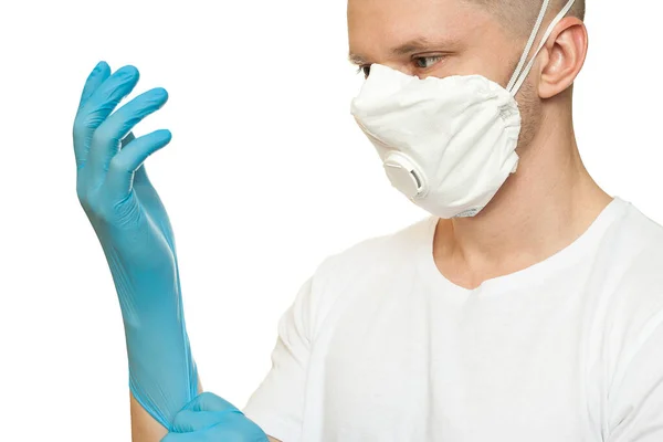 Jonge Chirurg Arts Latex Beschermende Handschoenen Wit Beschermmasker Witte Achtergrond — Stockfoto