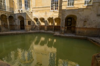 Bath, Somerset, Uk - 15 Eylül 2019: Roma Hamamları Bath Spa, Somerset. Kutsal pınar ve kaynak suyu kaynağında Roma zamanında tanrıça Sulis Minerva için bir tapınak vardı..