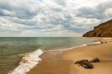 Deniz kıyısında gün doğumu. Karadeniz. 2019 Yazı Ukrayna
