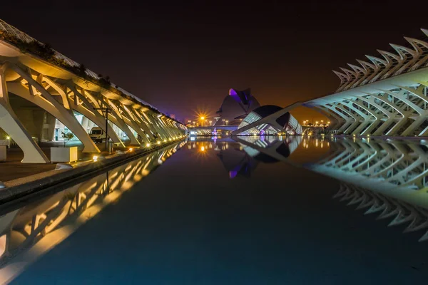 Paseo nocturno. Ciudad de las Artes y las Ciencias. Valencia España. 21 02 2019 — Foto de Stock