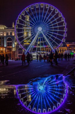 Gece Kiev. Kenarından yürü. Kontrat bölgesi. Kiev. Ukrayna. 01 / 25 / 2020