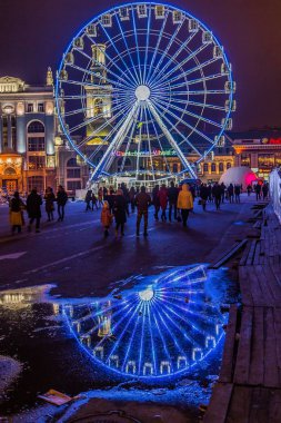 Gece Kiev. Kenarından yürü. Kontrat bölgesi. Kiev. Ukrayna. 01 / 25 / 2020