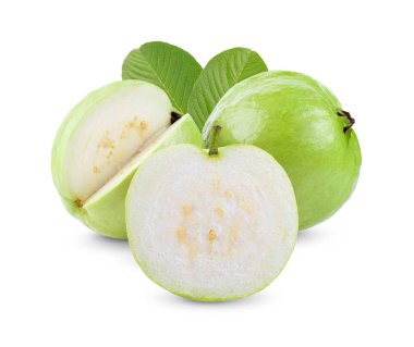 Beyaz zemin üzerinde yaprak izole Guava meyvesi 