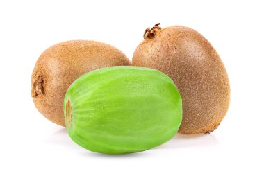 Beyaz arkaplanda yalıtılmış Kivi meyvesi