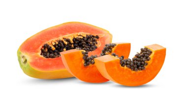  Olgun papaya meyvesi ve beyaz arka planda izole edilmiş tohumlar. tam alan derinliği