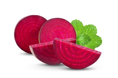 Pancar dilimleri beyaz arkaplanda izole edilmiş