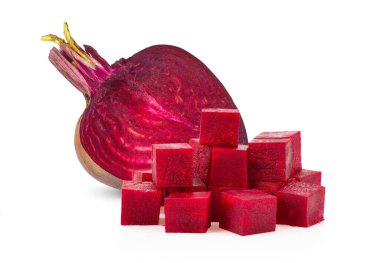 Pancar dilimleri beyaz arkaplanda izole edilmiş