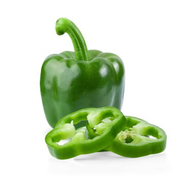 Beyaz arkaplanda tam derinlikte yeşil biber