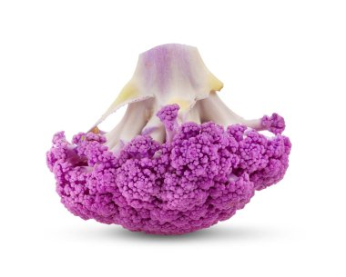 beyaz arkaplanda izole edilmiş mor karnabahar