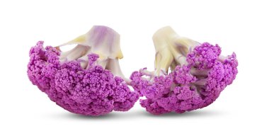 Beyaz arka plan üzerinde taze mor karnabahar