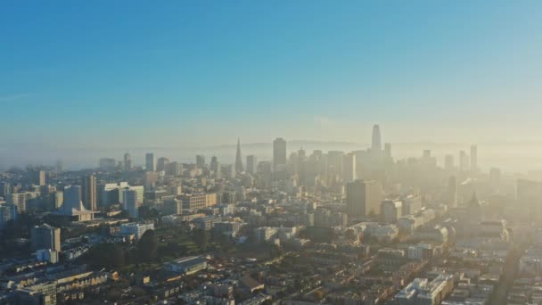 Vista Aérea Ciudad Con Niebla — Vídeo de stock