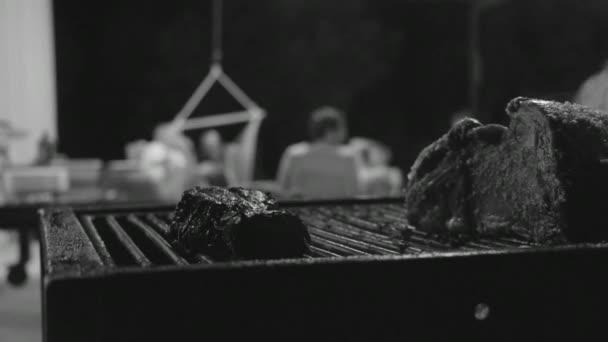 Czarny Biały Film Grillowania Żywności — Wideo stockowe
