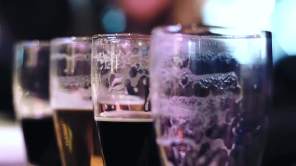Vídeo Beber Cerveja — Vídeo de Stock