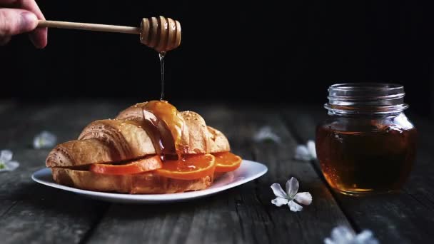 Goteando Miel Pan — Vídeos de Stock