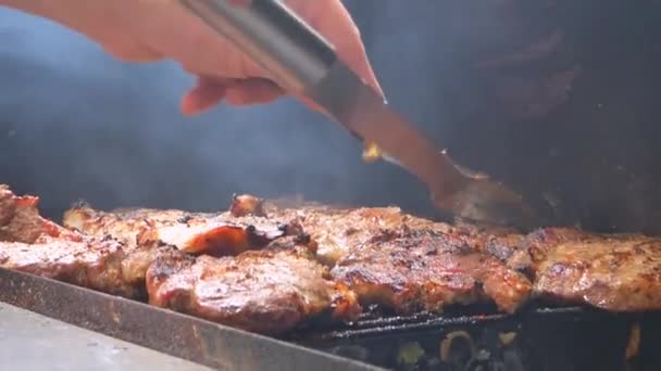 Vídeo Carne Churrasco Lançando — Vídeo de Stock