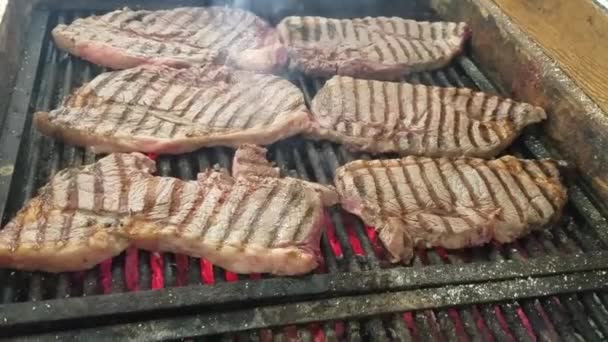 Video Grilovacích Steaků — Stock video