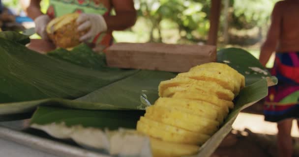 Preparação Fatias Abacaxi Para Alimentos — Vídeo de Stock