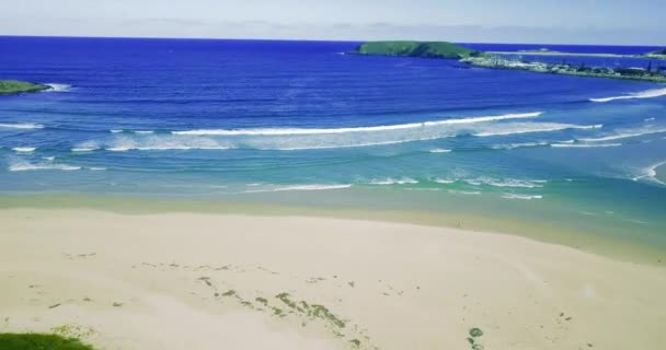 Дивовижний Вид Пляж Блакитними Водами — стокове відео