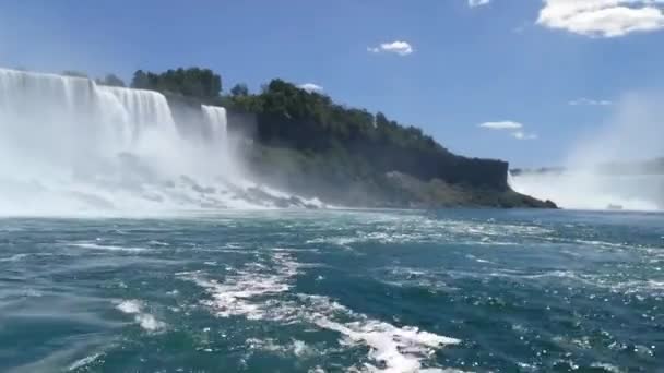 息をのむような滝のビデオ — ストック動画