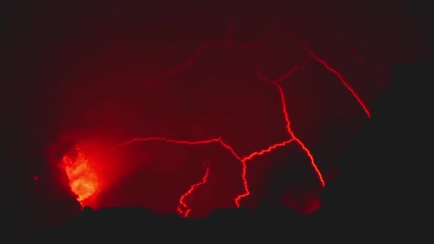 Lava Che Erutta Dal Cratere Vulcano — Video Stock