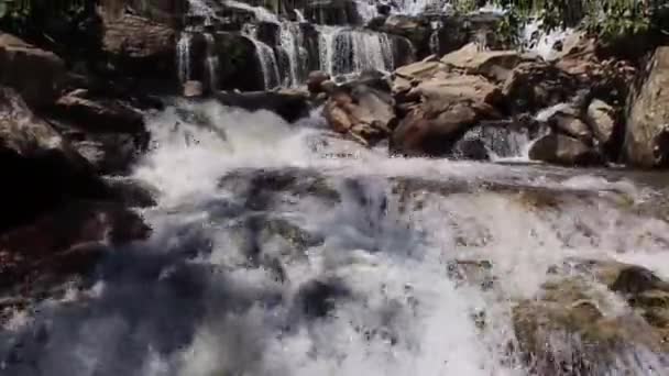Видеозапись Бушующей Воды — стоковое видео