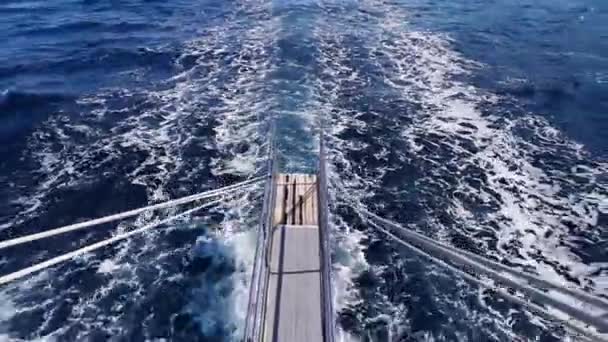 Wasserschäume Die Durch Die Geschwindigkeit Eines Bootes Meer Entstehen — Stockvideo