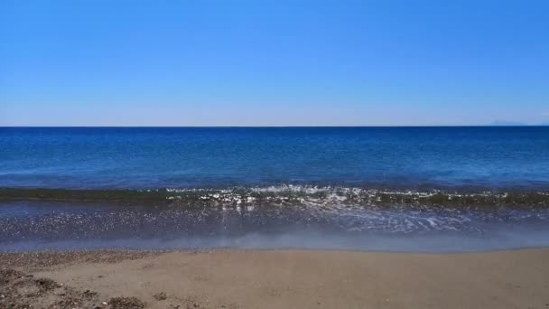 Onde Che Lambiscono Spiagge Sabbiose — Video Stock