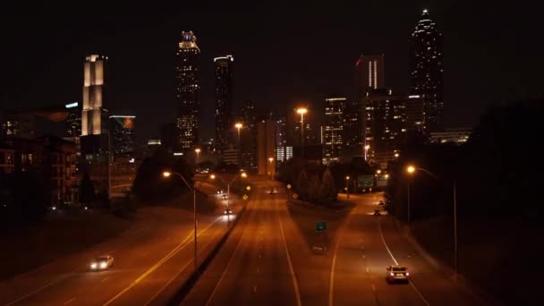 Видеозапись Движения Транспорта Городским Трассам Ночью — стоковое видео