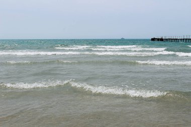 berrak su dalgaları ile