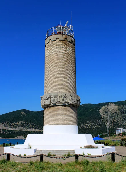 Denizciler için bir anıt.